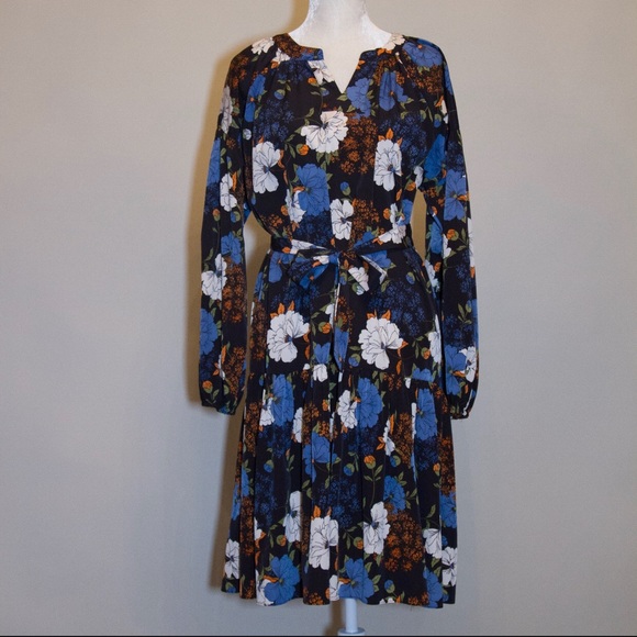 1970’s Inspired Floral Printed Dress with Belt - Picture 2 of 3